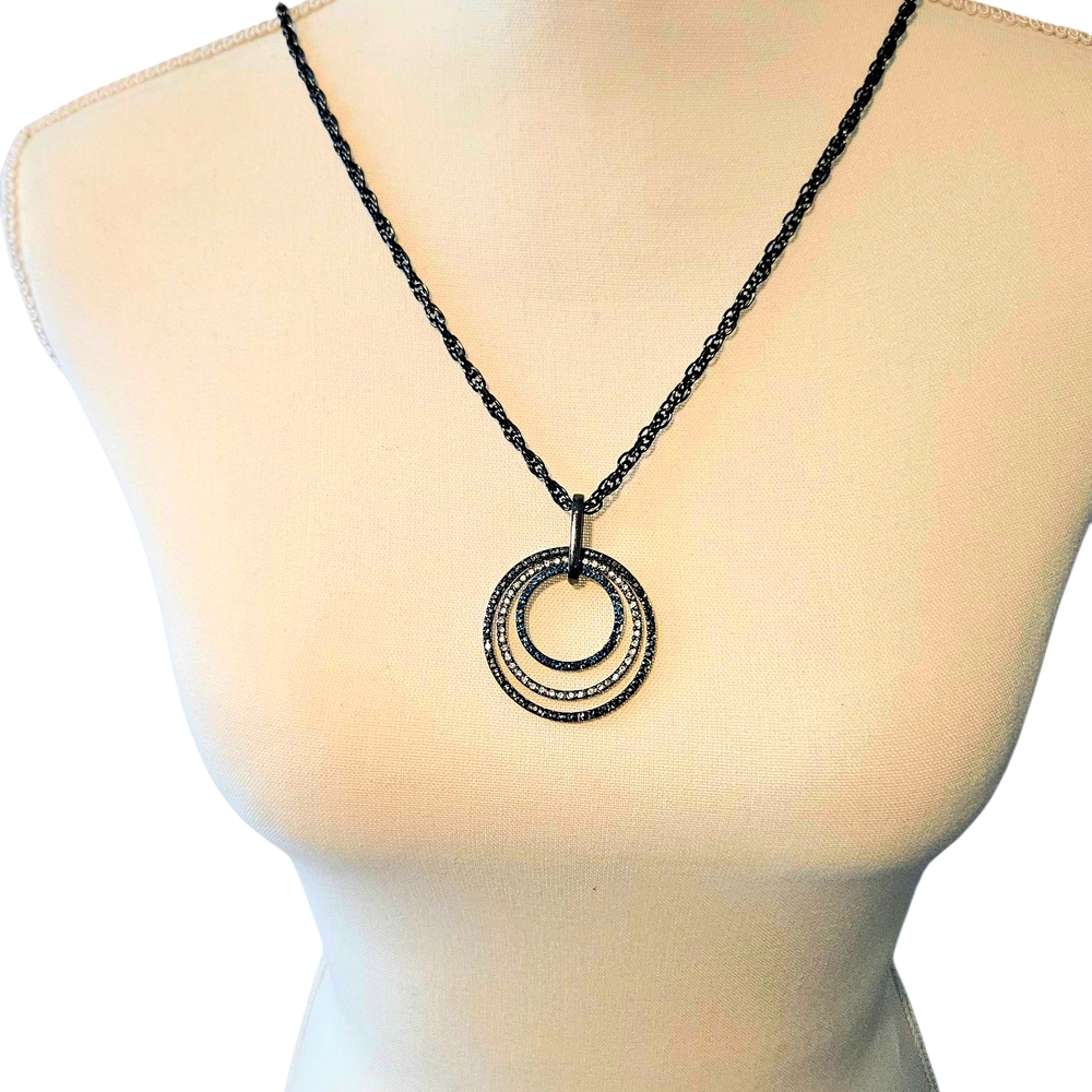 😁White House Black Market Blue and Silver Circle Necklace - Picture 2 of 5